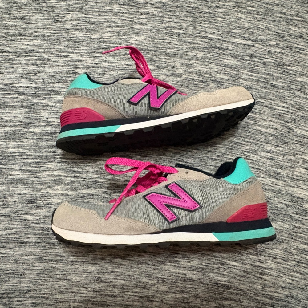 New Balance Ladies Sneakers Size 7 - Picture 2 of 7